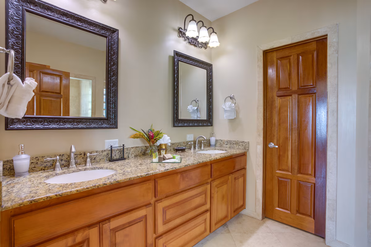 Villa Tipsy Gecko Second Master Bath