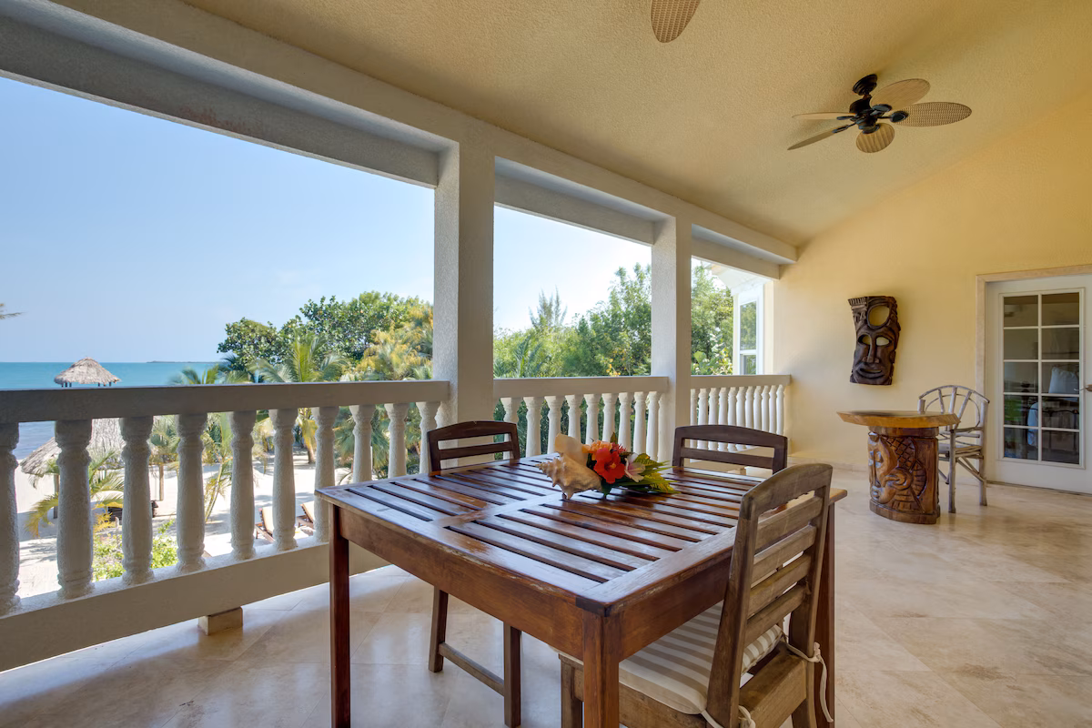 Villa Tipsy Gecko Upstairs Deck