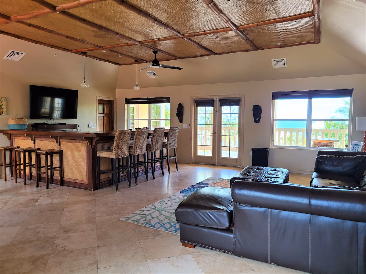 Villa Tipsy Gecko Upstairs Living Room
